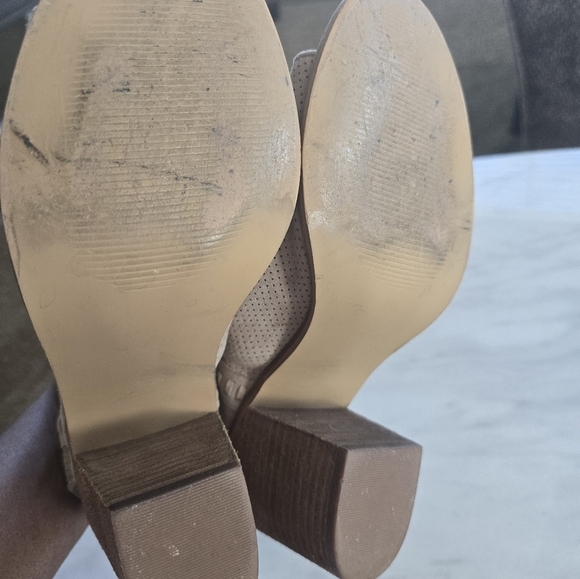Steve Madden Sandals Women Sz 9M Tan Leather Peep Toe Perforated Block Heel - Picture 11 of 14